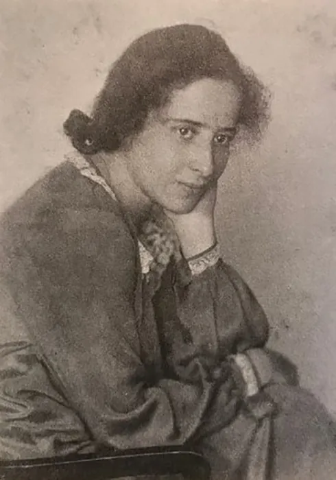Posed photograph of Hannah Arendt as a young woman.