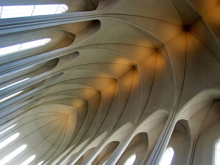 A view of an arched ceiling in an architectural building.