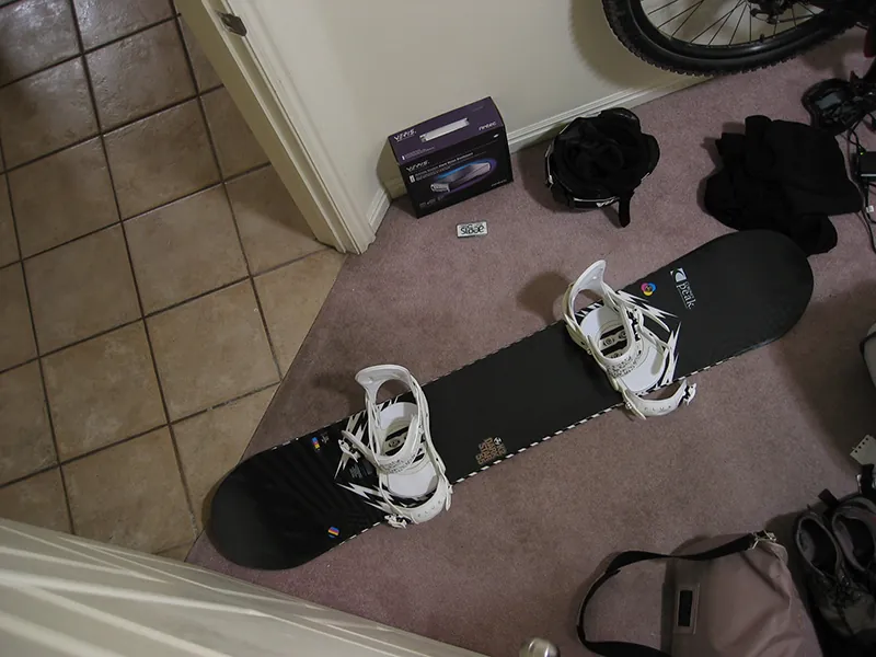 A photo shot from the above shows a snowboard featuring Flux premium bindings.