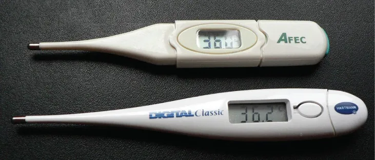 Zdjęcie dwóch termometrów cyfrowych do odczytu w ustach. 
