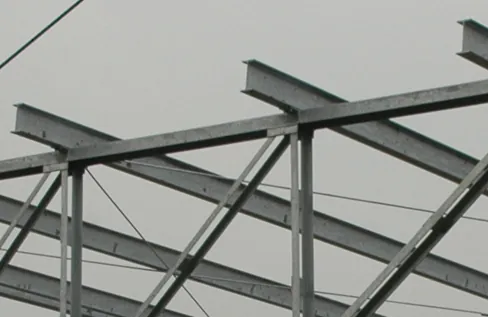 La figura es una fotografía de las vigas en I de acero que se utilizan en la construcción.