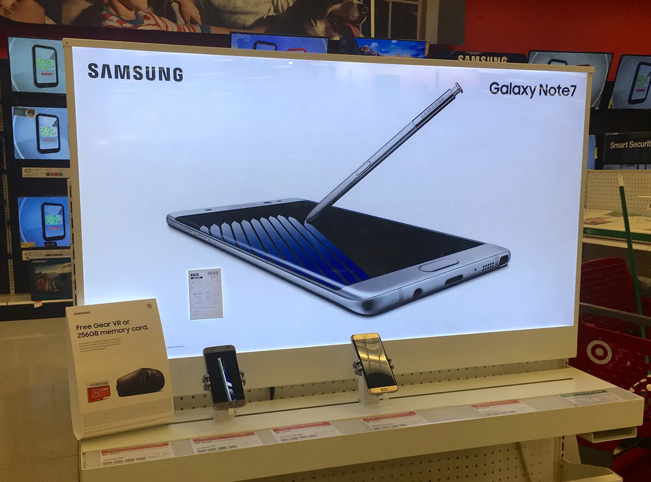 A photograph shows a large display of the Samsung Galaxy note smart phone, with a stylus pen touching the screen.