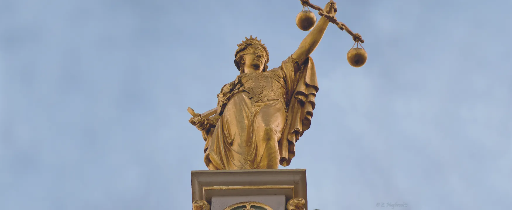 A photo of a statue depicting the figure of Justice.
