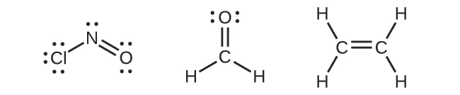 Se muestran tres estructuras de Lewis. La estructura de la izquierda muestra un átomo de cloro rodeado por tres pares solitarios de electrones unido con enlace simple a un átomo de nitrógeno con un par solitario de electrones y unido con doble enlace a un átomo de oxígeno con dos pares solitarios de electrones. La estructura del medio muestra un átomo de carbono unido con enlace simple a dos átomos de hidrógeno y con doble enlace a un átomo de oxígeno que tiene dos pares solitarios de electrones. La estructura de la derecha muestra dos átomos de carbono, con doble enlace entre sí y cada uno con un enlace simple a dos átomos de hidrógeno.
