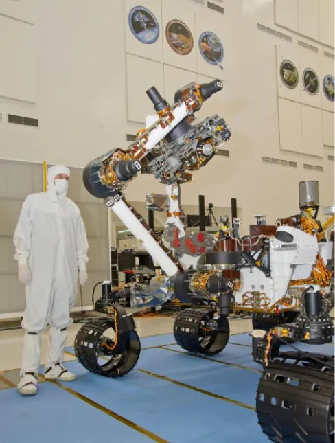 Łazik Curiosity zbudowany przez NASA widoczny podczas testów w Jet Propulsion Laboratory.