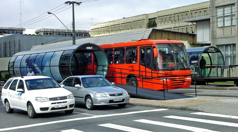 Bus station with a wheelchair accessible ramp on the boarding platform.