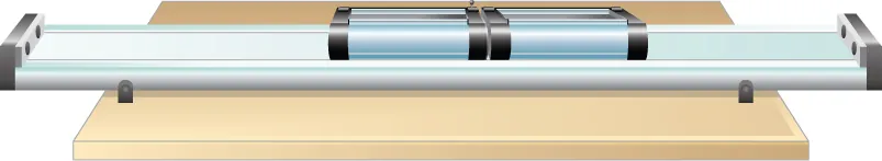 Ilustracja dwóch wózków złączonych po zderzeniu na gładkim torze.