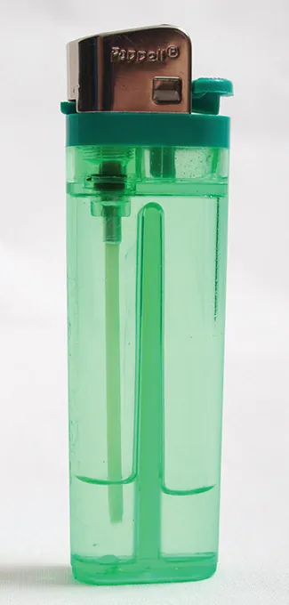 Se muestra un encendedor de butano.