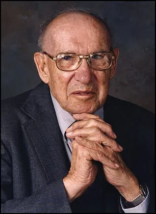 A photograph shows Peter Drucker.