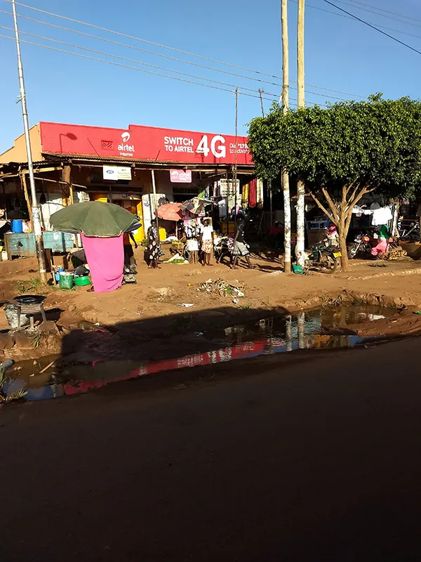 An advertisement above a building reads “Switch to Airtel 4 G“. The building is on a dirt road.