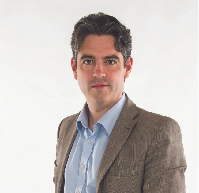 Foto del químico Lee Cronin.