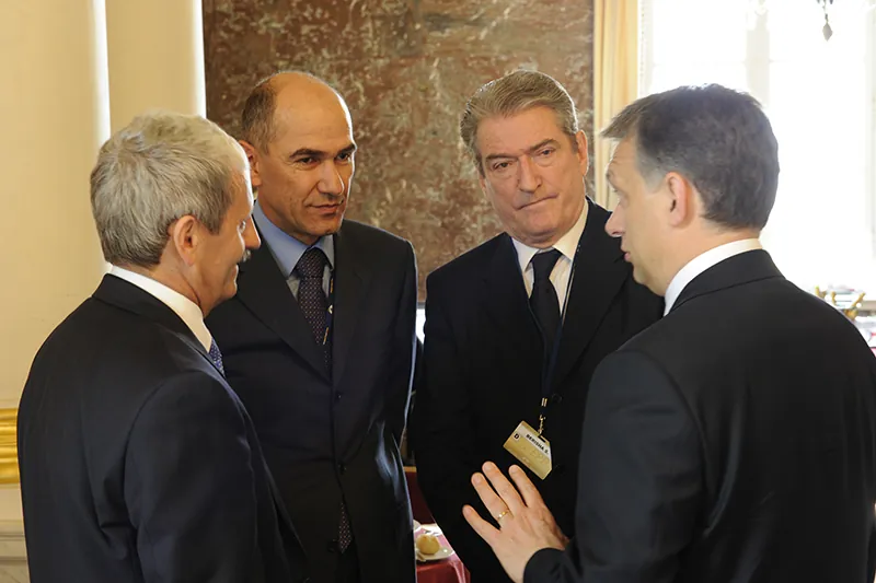 Four European prime ministers stand in a circle. The one on the right speaks while the other three look on and listen.