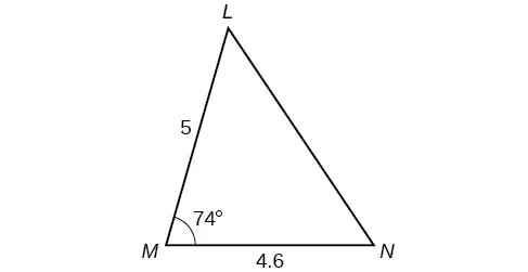 Un triángulo con vértices M, N y L. El lado M N es la base horizontal y es de 4,6. El ángulo M es de 74 grados y el lado M L es de 5.