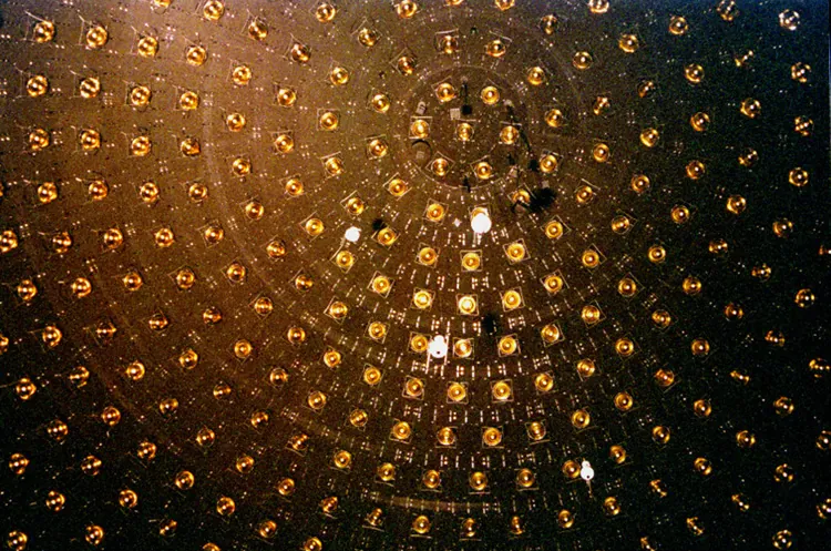 This figure shows an arrangement of shining pegs arranged in concentric circles.